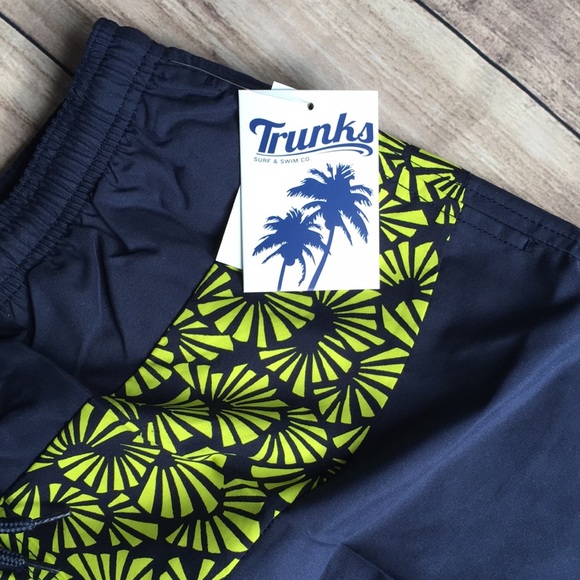 Navy Draw String Elastic Waist Swim Trunks Size Medium - Picture 2 of 7